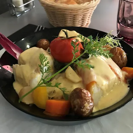 Logis - Le Neptune & Restaurant ホテル 2*