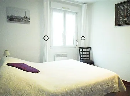 호텔 Logis - Le Neptune & Restaurant 2*