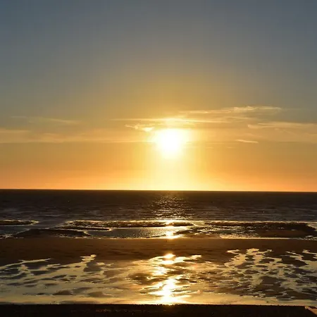 Logis - Le Neptune & Restaurant ホテル 2*