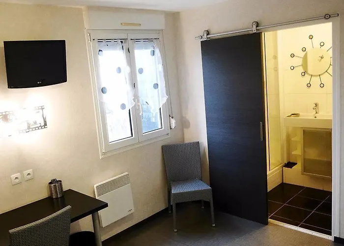 Logis - Le Neptune & Restaurant 滨海卡约