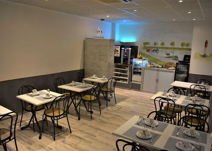 Logis - Le Neptune & Restaurant 酒店 2*