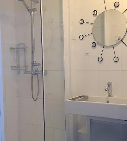 Logis - Le Neptune & Restaurant Отель Кайё-сюр-Мер