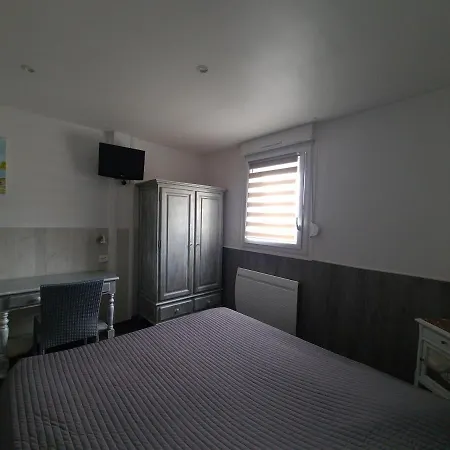 Logis - Le Neptune & Restaurant 2* Кайё-сюр-Мер