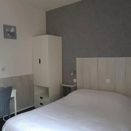 מלון Logis - Le Neptune & Restaurant 2*