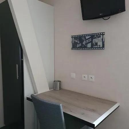 Logis - Le Neptune & Restaurant Отель Кайё-сюр-Мер