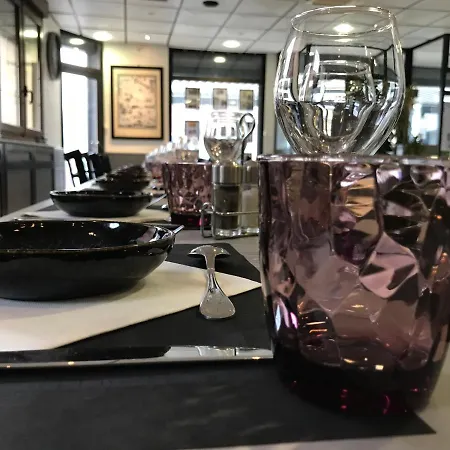 Logis - Le Neptune & Restaurant Кайё-сюр-Мер