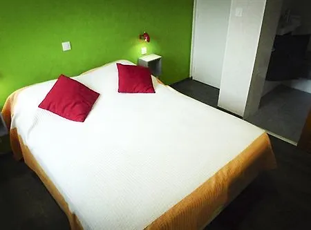 Отель Logis - Le Neptune & Restaurant 2*