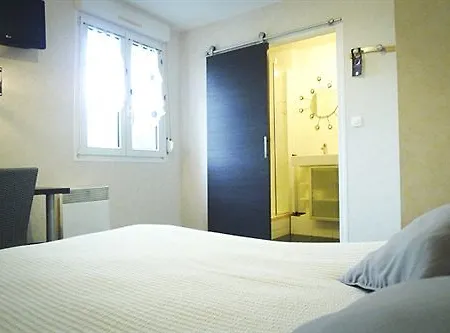 Logis - Le Neptune & Restaurant Отель Кайё-сюр-Мер