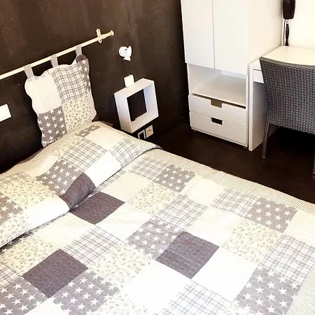 Logis - Le Neptune & Restaurant Отель 2*