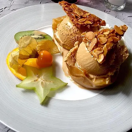 מלון Logis - Le Neptune & Restaurant 2*