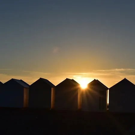 Logis - Le Neptune & Restaurant Отель 2*