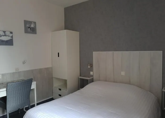 Hotel Logis - Le Neptune & Restaurant 2*