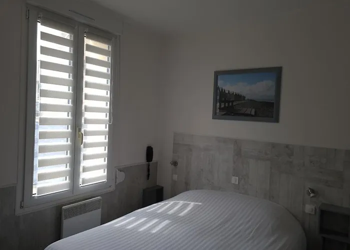 Logis - Le Neptune & Restaurant Hotel 2*