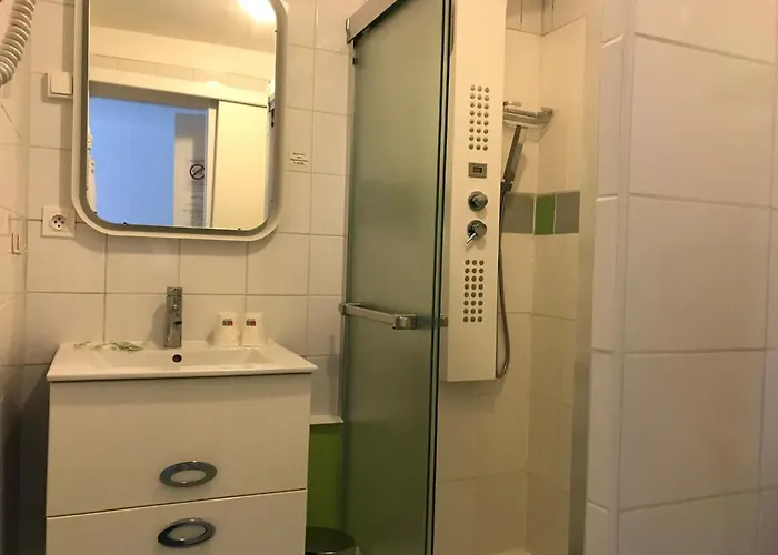 Logis - Le Neptune & Restaurant 2*