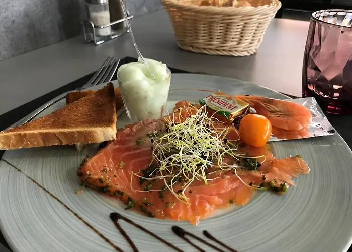 Logis - Le Neptune & Restaurant Hotel 2*