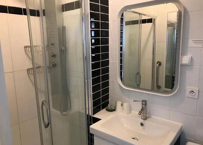 Logis - Le Neptune & Restaurant Hotel