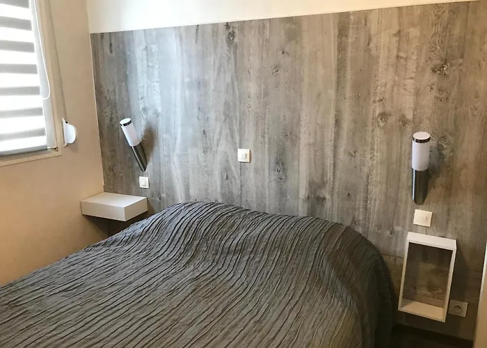 Logis - Le Neptune & Restaurant Hotel 2*