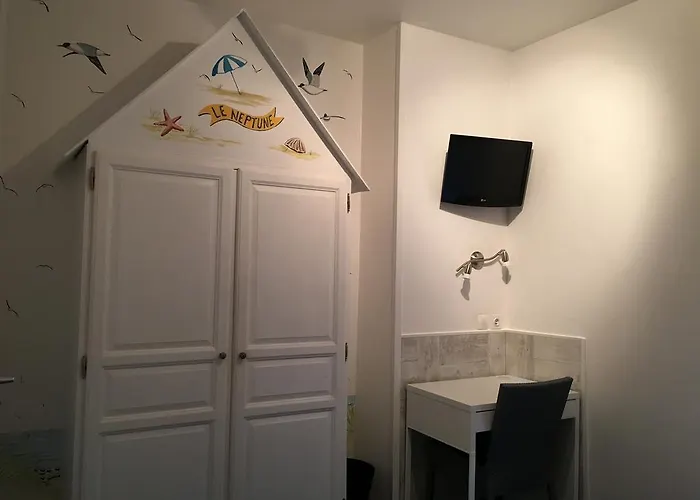 Logis - Le Neptune & Restaurant Hotel 2*